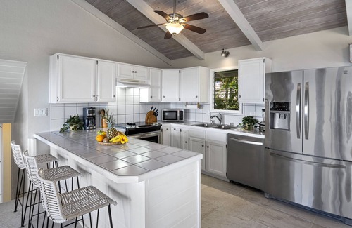 Kealakekua House | HALEKII SUNSET: BEAUTIFUL 4 BEDROOM HOME IN LUSH KEALAKEKUA