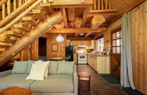 Ucluelet Cabin | Halfmoon Cottage I Nature Escape I Hot Tub I Pets