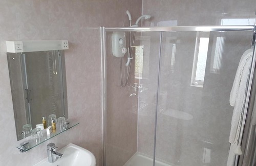 Larne Hotel | Halfway House Hotel