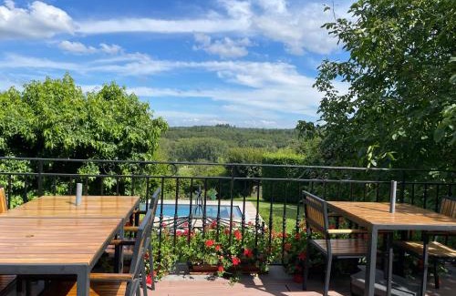 Halle Bed & Breakfast | Hallerbos B&B in Bluebell Forest