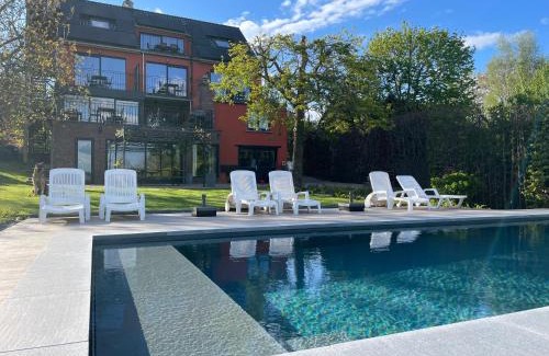 Halle Bed & Breakfast | Hallerbos B&B in Bluebell Forest