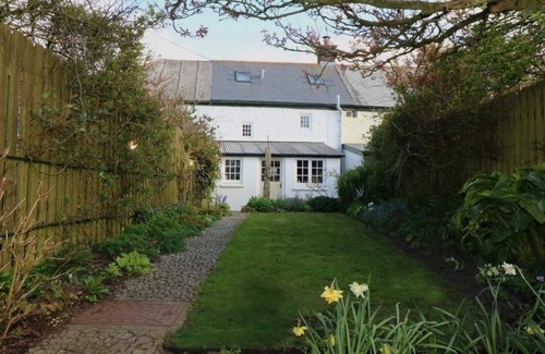 Penryn Cottage | HALVOSSO, pet friendly, with open fire in Penryn