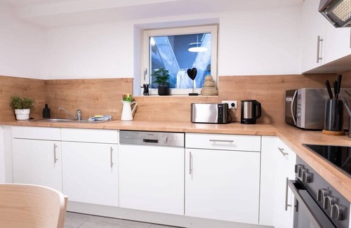 Bahrenfeld Apartment | Hamburg Altona - Three Bedrooms for up to 10