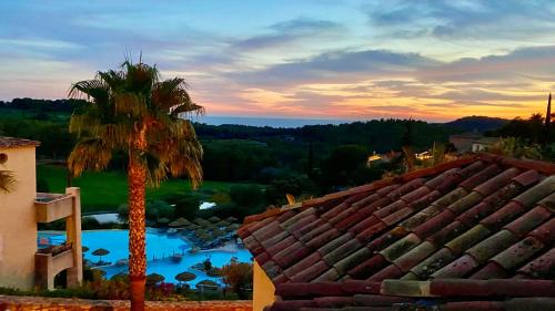 Saint-Cyr-sur-Mer Apartment | Hameau des amandiers-vue mer & golf