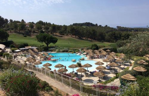 Saint-Cyr-sur-Mer Apartment | Hameau des amandiers-vue mer & golf
