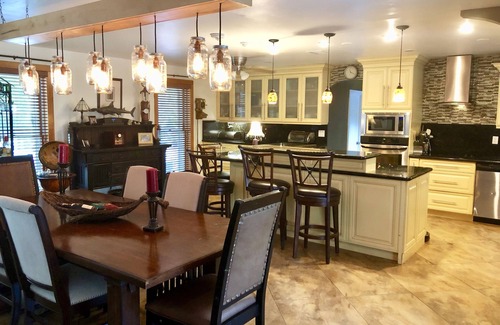 Palmetto Bay House | Hamilton House Miami - Tropical Oasis/Heated Pool/Tiki/Brazilian BBQ