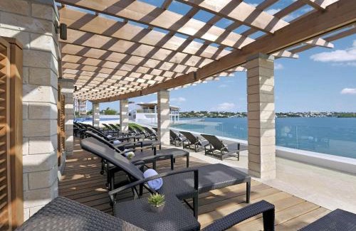 Pembroke Hotel | Hamilton Princess & Beach Club A Fairmont Managed Hotel