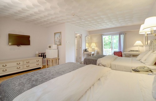 North Kingstown Hotel | Hamilton Village Inn