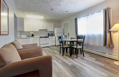 North Kingstown Hotel | Hamilton Village Inn