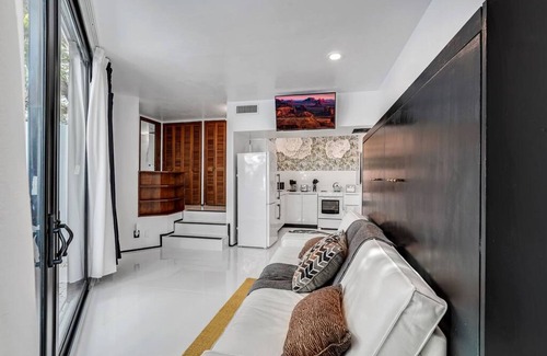 Colee Hammock Apartment | Hammock 3 in Fort Lauderdale