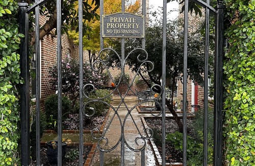 Hammond's Ferry House | Hammonds Ferry - Charleston Place. Minutes to the Masters and Downtown.