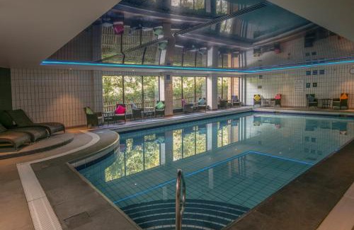 Lychpit Hotel | Hampshire Court Hotel & Spa