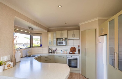 Richmond Heights House | Hampstead Heights - Spacious family home, great views
