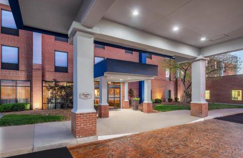 Akron Hotel | Hampton Inn Akron-South