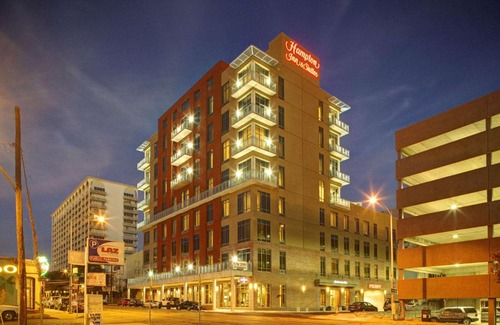 Museum District Hotel | Hampton Inn and Suites Austin University Capitol