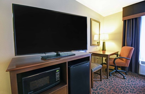 Beloit Hotel | Hampton Inn Beloit