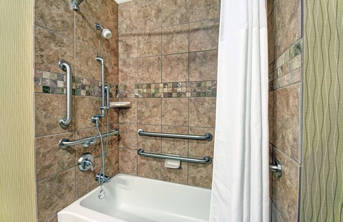 Beloit Hotel | Hampton Inn Beloit