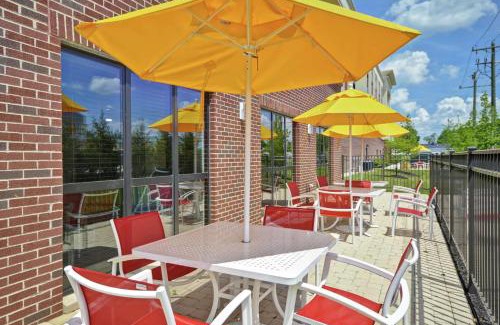 Blue Ash Hotel | Hampton Inn Blue Ash/Cincinnati, OH