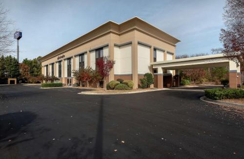 Commerce Hotel | Hampton Inn Commerce