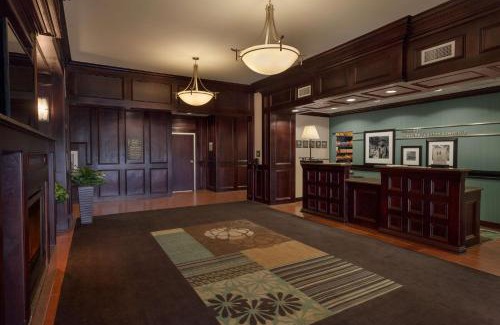 Clinton Township Hotel | Hampton Inn Detroit Roseville