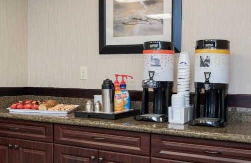 Clinton Township Hotel | Hampton Inn Detroit Roseville