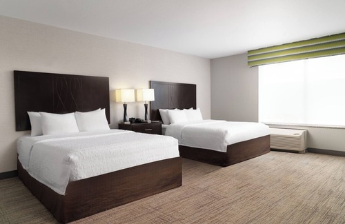 Kingmont Hotel | Hampton Inn Fairmont