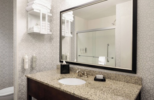 Kingmont Hotel | Hampton Inn Fairmont