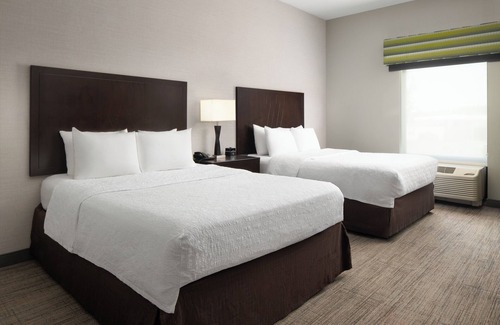Kingmont Hotel | Hampton Inn Fairmont
