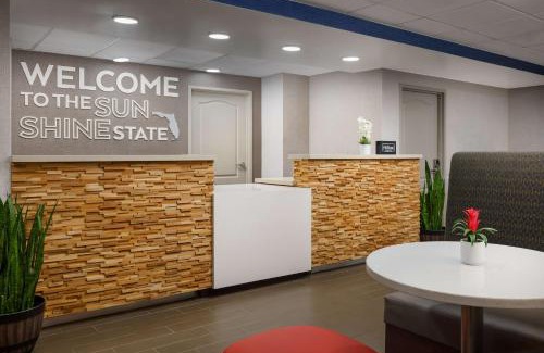 Oakland Park Hotel | Hampton Inn Ft. Lauderdale-Cypress Creek