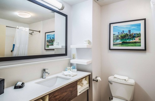 Greenfield Hotel | Hampton Inn Greenfield