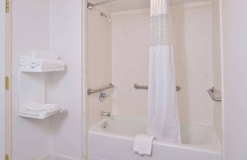 McLeansville Hotel | Hampton Inn Greensboro-East