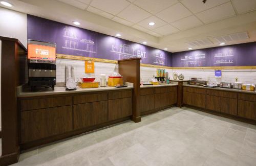 Hays Hotel | Hampton Inn Hays-North of I-70