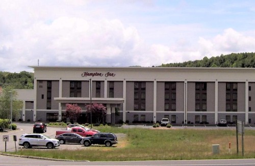 Hillsville Hotel | Hampton Inn - Hillsville