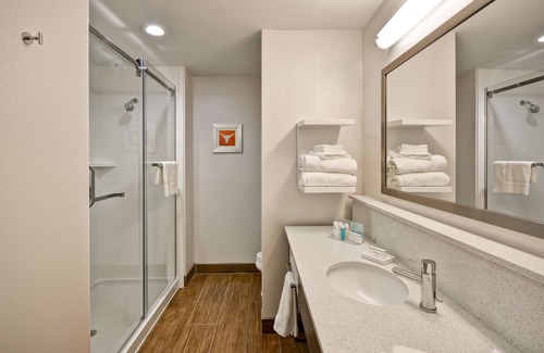 Kyle Hotel | Hampton Inn Kyle