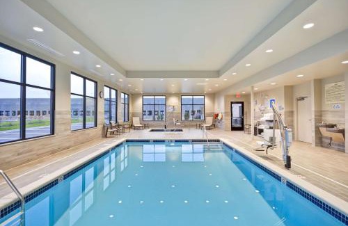 Livonia Hotel | Hampton Inn Livonia Detroit