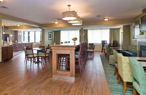 New Philadelphia Hotel | Hampton Inn New Philadelphia
