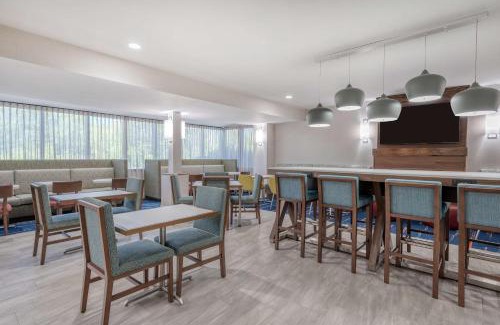 New Philadelphia Hotel | Hampton Inn New Philadelphia