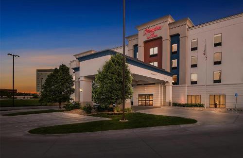West Omaha Hotel | Hampton Inn Omaha/West Dodge Road, Old Mill