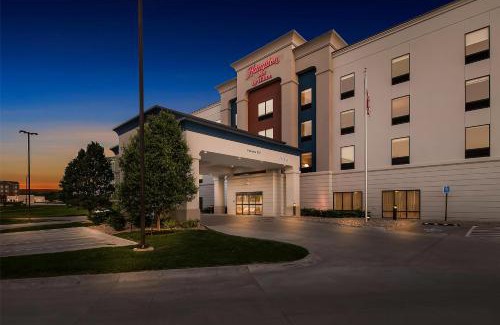West Omaha Hotel | Hampton Inn Omaha/West Dodge Road, Old Mill