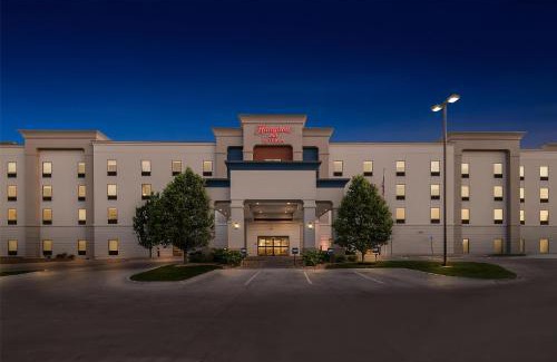 West Omaha Hotel | Hampton Inn Omaha/West Dodge Road, Old Mill