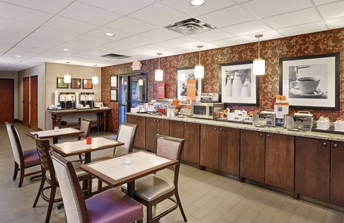 East Peoria Hotel | Hampton Inn Peoria-East At The River Boat Crossing