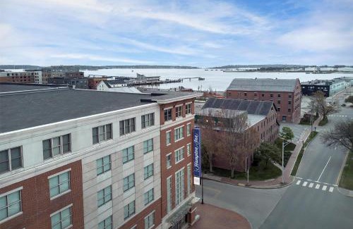 East Bayside Hotel | Hampton Inn Portland Downtown Waterfront