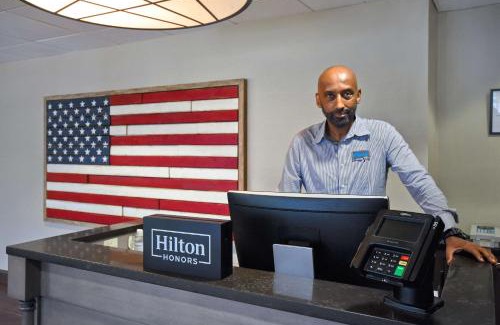 Jefferson Manor Hotel | Hampton Inn & Suites Alexandria Old Town Area South