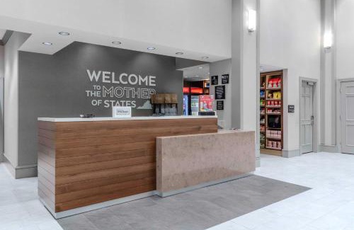 Crystal City Hotel | Hampton Inn & Suites Arlington Crystal City DCA