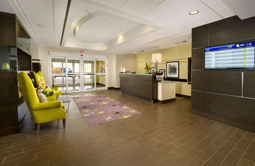Cheektowaga Hotel | Hampton Inn & Suites - Buffalo Airport