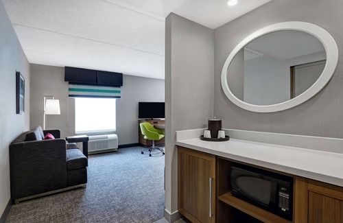 Belleville Hotel | Hampton Inn & Suites by Hilton Belleville