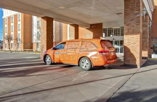 Calgary Hotel | Hampton Inn & Suites by Hilton Calgary-Airport