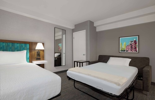 Church and Wellesley Hotel | Hampton Inn & Suites by Hilton Toronto Downtown