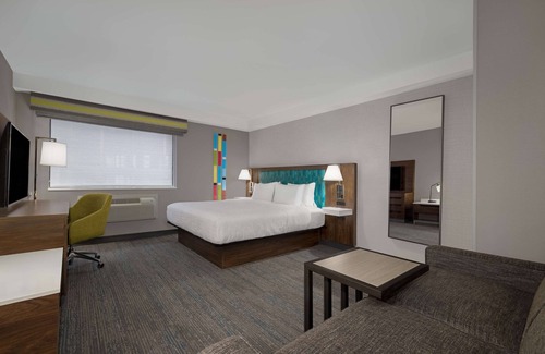 Church and Wellesley Hotel | Hampton Inn & Suites by Hilton Toronto Downtown