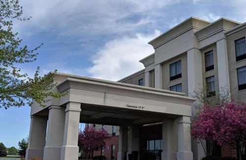 West Chester Hotel | Hampton Inn & Suites Cincinnati-Union Centre